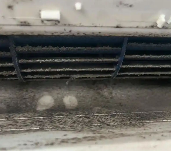 蒙山空调吹的风有股烧焦味是怎么回事